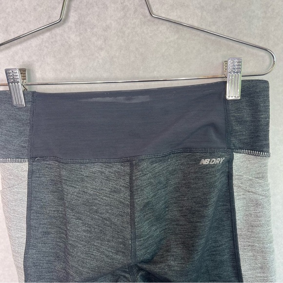 New balance, gray pockets, leggings, size medium - Picture 3 of 5